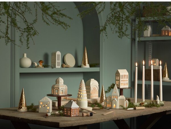 Keramičen svečnik za čajno svečko Gingerbread Lighthouse – Kähler Design