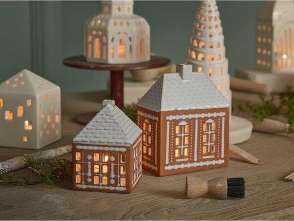 Keramičen svečnik za čajno svečko Gingerbread Lighthouse – Kähler Design