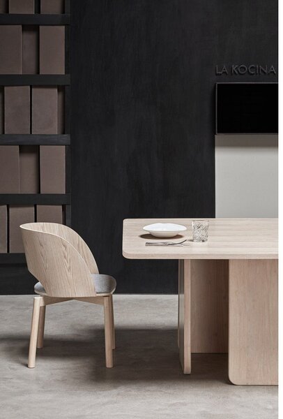 Jedilna miza s jesenovim furnirjem Teulat Arq, 137 x 137 cm