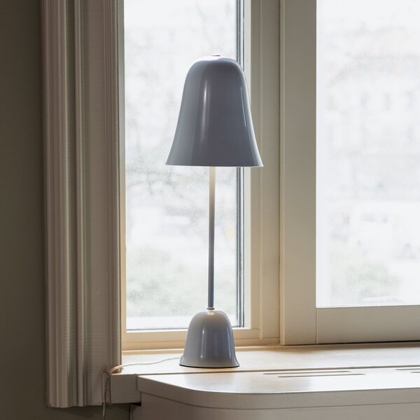 Globen Lighting namizna svetilka Blåklockan, svetlo modra, višina 56 cm, Modra, Dnevna soba / jedilnica, Kovina, Skandinavski