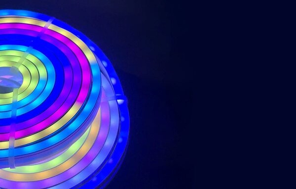 Pametni WiFi RGBIC LED svetlobni trak v mat cevi 5m IP68 Tuya Alexa Google assistant
