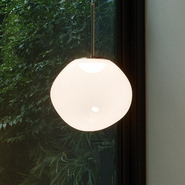 Tom Dixon LED viseča svetilka Melt, Ø 50 cm, opalno/srebrna, zatemnjen, Bela, Dnevna soba / jedilnica, Plastika, Dizajn