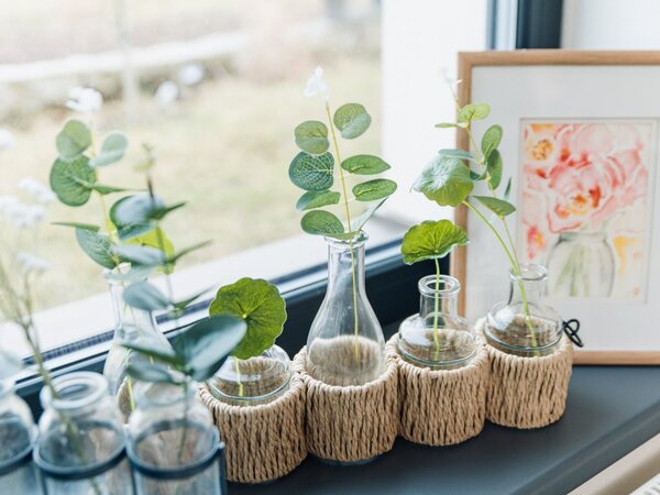 Set 5 dekorativnih vaz z umetnimi cvetovi POSY