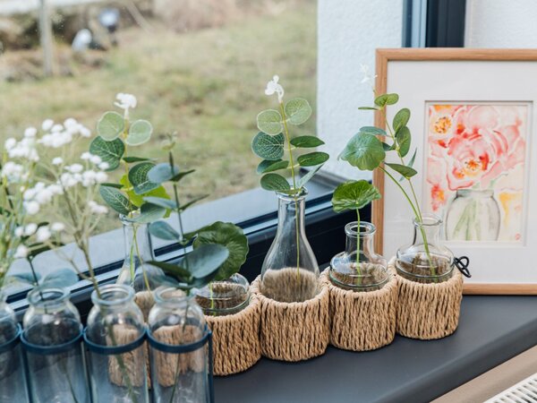 Set 5 dekorativnih vaz z umetnimi cvetovi POSY