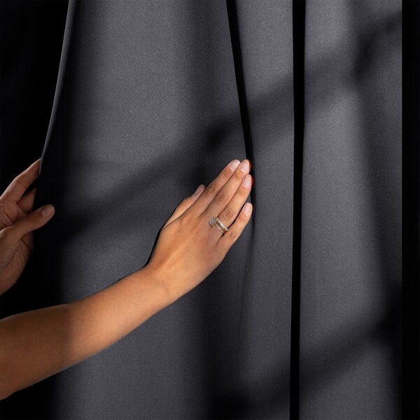 Temno siva zavesa za delno zatemnitev 140x270 cm Kierra – Restilo
