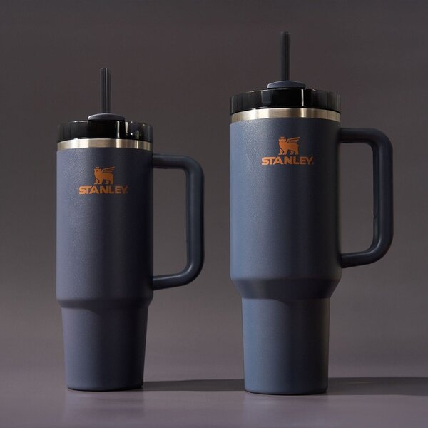 Temno modra termovka s slamico iz nerjavečega jekla 1,18 l Quencher H2.0 FlowState Tumbler Twilight – Stanley