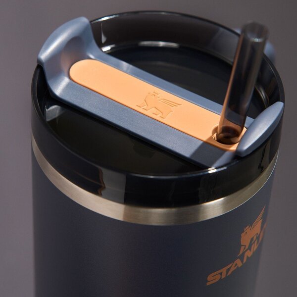 Temno modra termovka s slamico iz nerjavečega jekla 1,18 l Quencher H2.0 FlowState Tumbler Twilight – Stanley