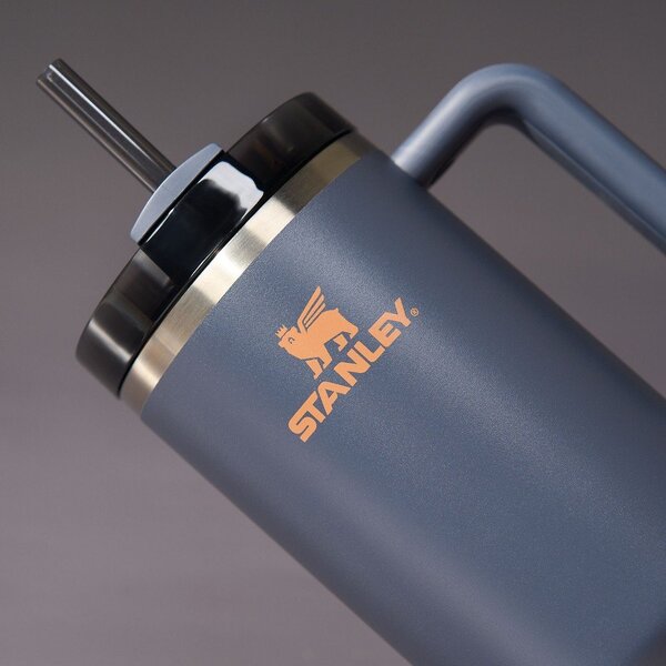 Temno modra termovka s slamico iz nerjavečega jekla 1,18 l Quencher H2.0 FlowState Tumbler Twilight – Stanley