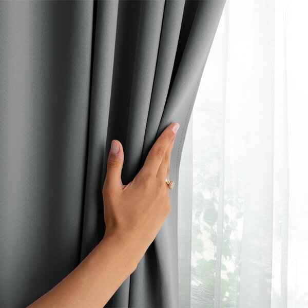 Siva zavesa za delno zatemnitev 140x175 cm Kierra – Restilo