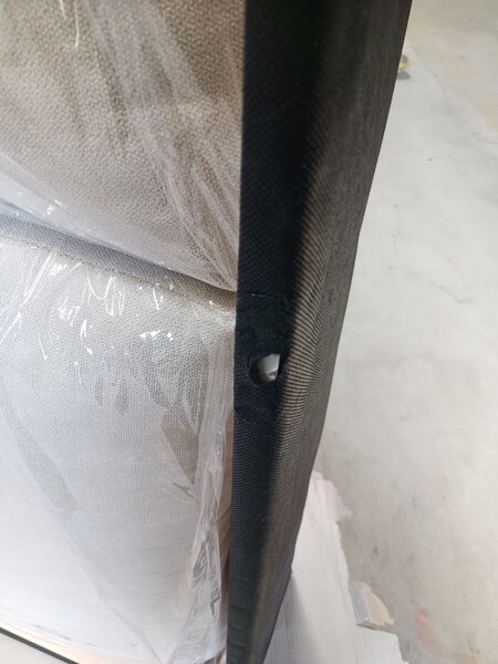 PROMOCIJA Raztegljiva dvostranska sedežna garnitura v obliki L SEVIO 246x145 cm, kremna + 2 blazini BREZPLAČNO II. kakovost