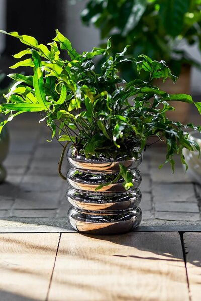 Bloomingville lonček za rastline s podstavkom iz kamenine 16 x 18 cm