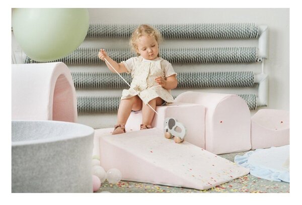 Sivo žametno otroško igrišče iz pene 4 ks višina 30 cm 225x90 cm Montessori – Meowbaby