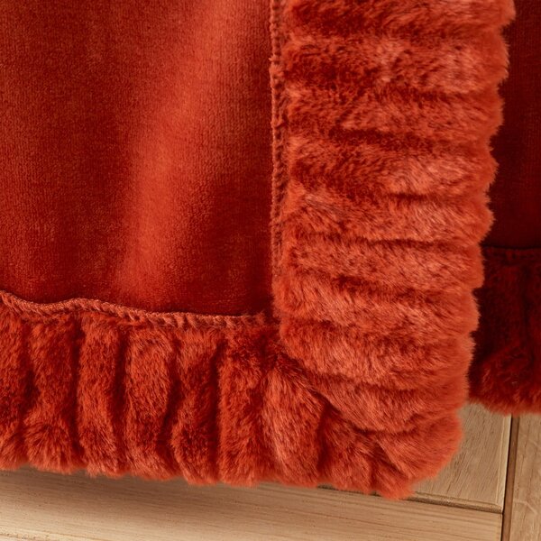 Oranžna odeja iz mikropliša 150x200 cm Velvet and Faux Fur – Catherine Lansfield