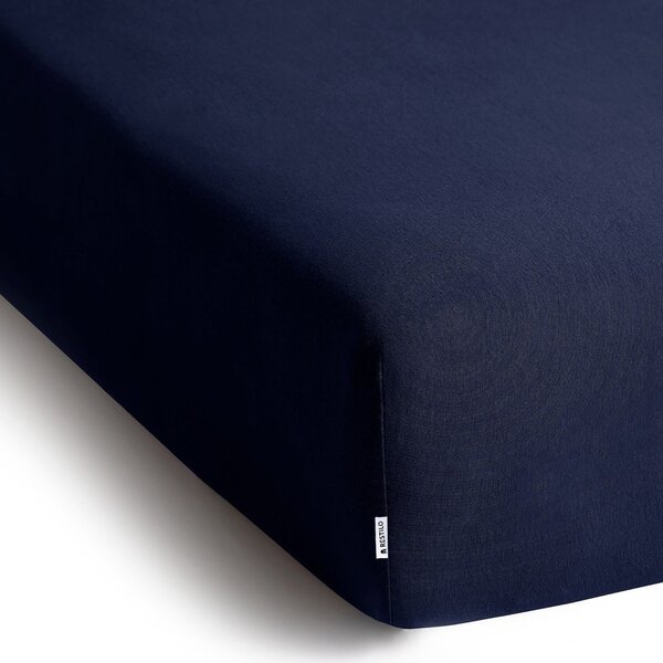 Temno modra napenjalna rjuha iz jerseyja 220x200 cm Amber – Restilo