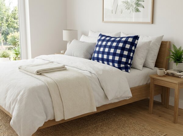 Prevleka za blazino iz mikrovlaken NAVY GINGHAM 70x90 cm, modro-bela