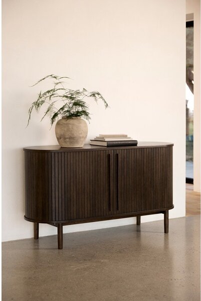 Rjava komoda v hrastovem dekorju z drsnimi vrati 140x76x45 cm Meta – Unique Furniture