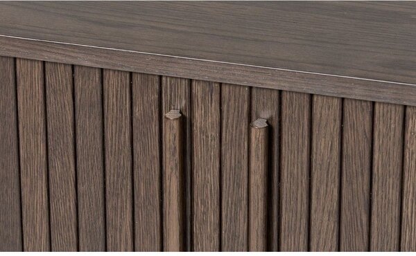 Rjava komoda v hrastovem dekorju z drsnimi vrati 140x76x45 cm Meta – Unique Furniture