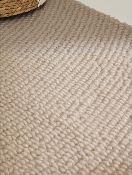 Ročno tkana volnena preproga v svetli naravni barvi 80x150 cm Calmio – Hanse Home