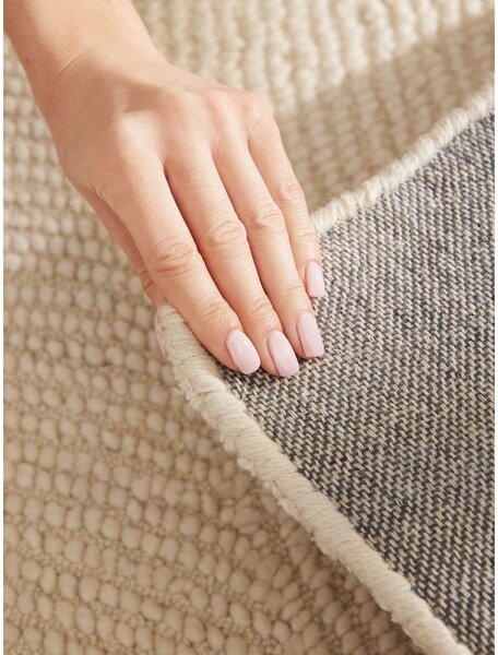 Ročno tkana volnena preproga v svetli naravni barvi 80x150 cm Calmio – Hanse Home