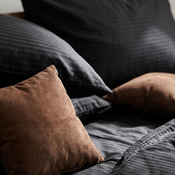 Posteljnina Black damast saten EMI