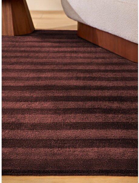 Bordo rdeča ročno tkana preproga iz recikliranih vlaken 160x230 cm Connor – MADE
