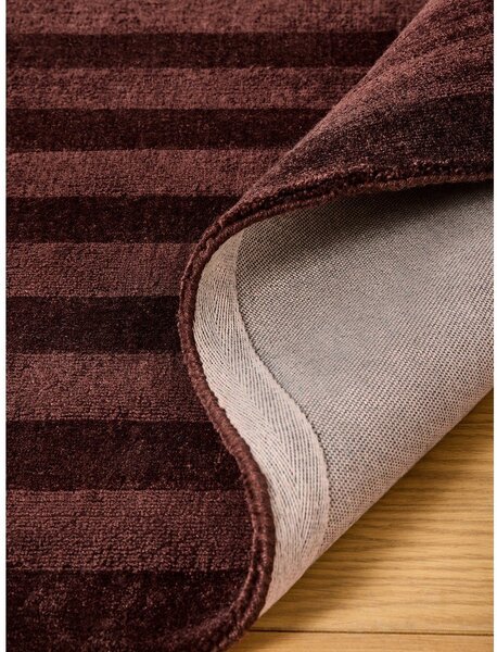 Bordo rdeča ročno tkana preproga iz recikliranih vlaken 160x230 cm Connor – MADE