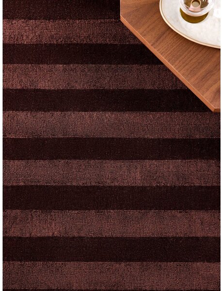 Bordo rdeča ročno tkana preproga iz recikliranih vlaken 160x230 cm Connor – MADE