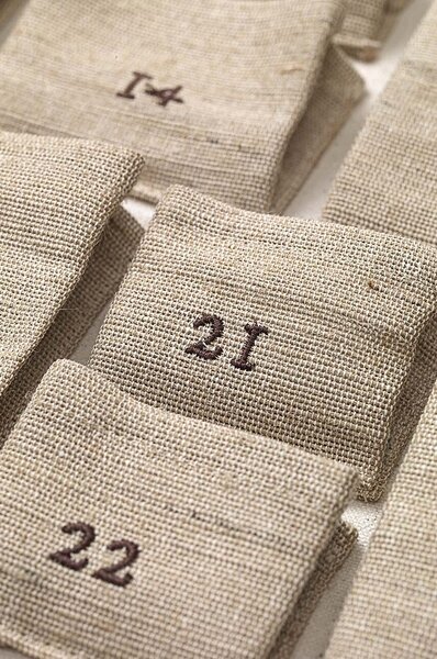 Ferm Living Adventni koledar za otroke ferm LIVING Pine Christmas Calendar