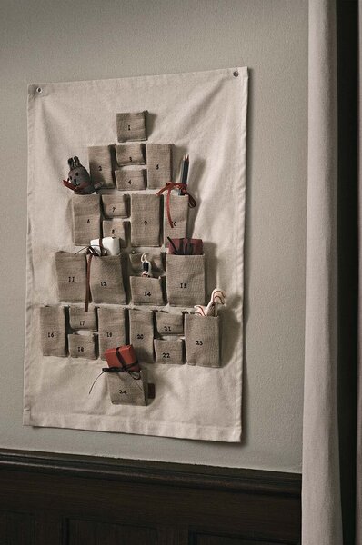 Ferm Living Adventni koledar za otroke ferm LIVING Pine Christmas Calendar