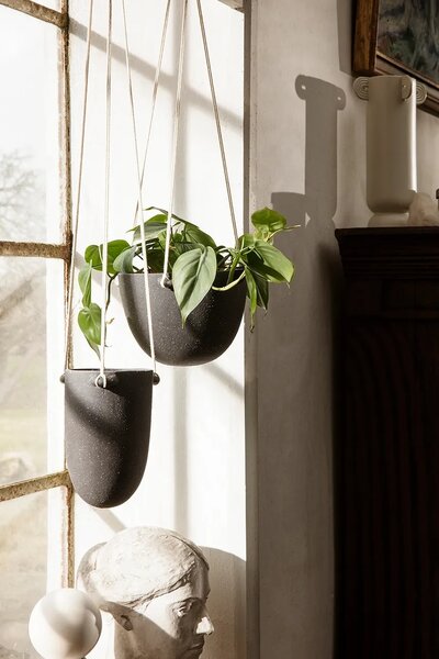 Ferm Living Viseč cvetlični lonec ferm LIVING Speckle 20,5 x 15 cm