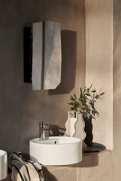 Ferm Living Stenska omarica z ogledalom ferm LIVING Shard