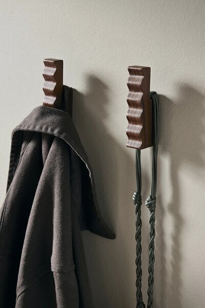 Ferm Living Stenski obešalnik ferm LIVING Unda 2-pack