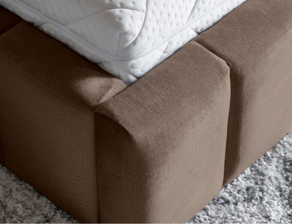 Svetlo rjava oblazinjena zakonska postelja s prostorom za shranjevanje in z letvenim dnom 180x200 cm Lamica – ELTAP