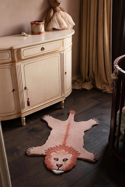 Doing Goods Volnena preproga Doing Goods Pinky Lion Rug