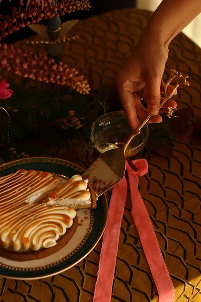 Doing Goods Lopatica in nož za pecivo Doing Goods Ava Blossom Cake Set