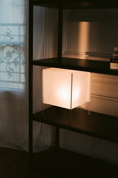 HAY Namizna led svetilka HAY Paper Cube 21,5 x 21,5 x 30,5 cm