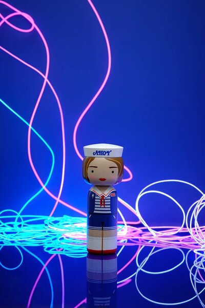 Lucie Kaas Dekorativna figura Lucie Kaas Kokeshi x Stranger Things 15,5 cm