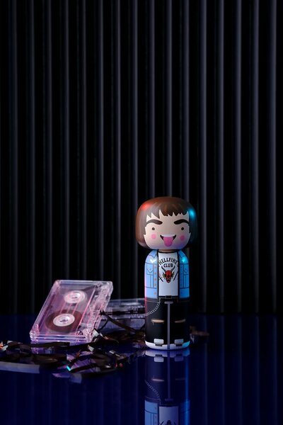 Lucie Kaas Dekorativna figura Lucie Kaas Kokeshi x Stranger Things 15,5 cm