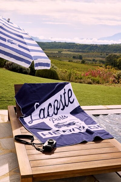 Lacoste Bombažna brisača za plažo Lacoste LRETRO Marine 90 x 160 cm