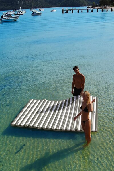 SunnyLife napihljiva blazina 272 x 196 cm