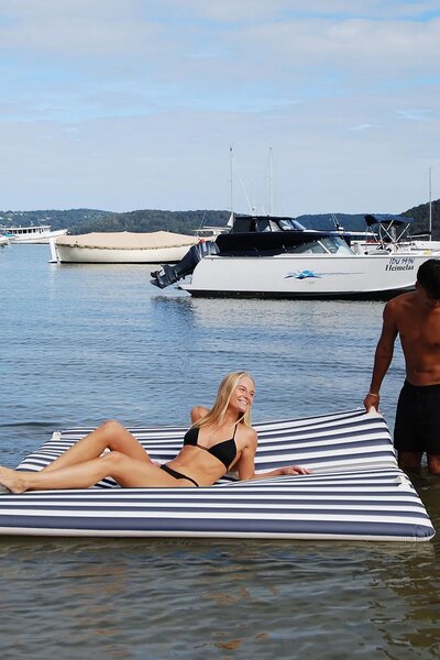 SunnyLife napihljiva blazina 272 x 196 cm