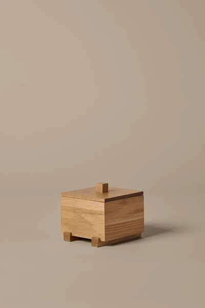 Ferm Living škatla za shranjevanje iz hrastovega lesa 9,5 x 10 x 11 cm