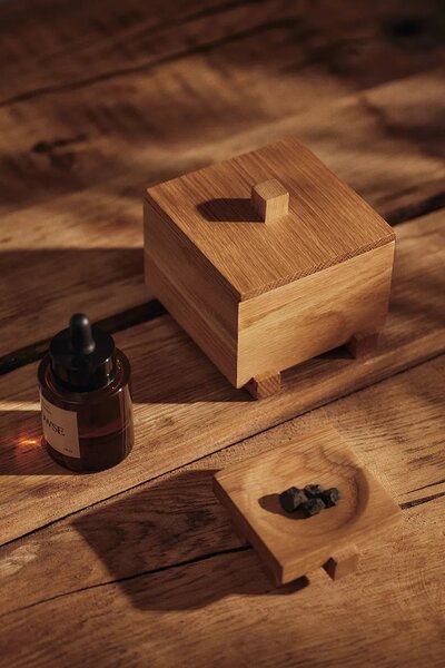Ferm Living škatla za shranjevanje iz hrastovega lesa 9,5 x 10 x 11 cm