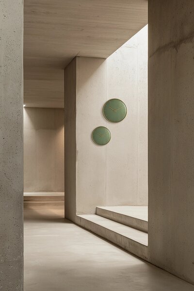 Arne Jacobsen Clocks stenska ura iz kovine 29 cm
