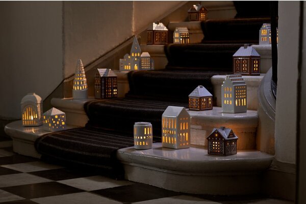 Porcelanast svečnik za čajno svečko Gingerbread Lighthouse – Kähler Design