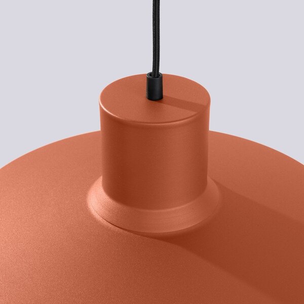 Oranžna viseča svetilka s kovinskim senčilom Vito – Sollux