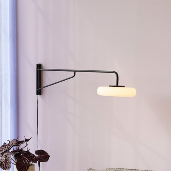 Hübsch LED-stenna svetilka Sway, črna, doseg 120 cm, kovinska, Črna, Dnevna soba / jedilnica, Kovina, Sodobni