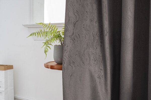 Zatemnitvena zavesa DUNES VELVET 140x250 cm, temno siva Za obesiti: Kovinski obročki