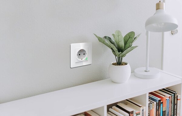 Pametna WiFi stenska vtičnica 16A TUYA bela Alexa Google Assistant