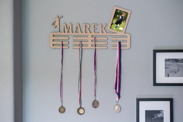 ATMOWOOD Leseni obešalnik medalj s foto okvirjem